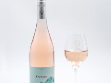 En Vendée, un été sans rosé, c’est un peu comme une plage sans sable… ça ne sert à rien !

Au Domaine, L’Arlequin est le digne représentant de notre AOC...